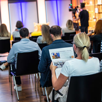 Veranstaltungsbesucher beim hybriden Format Convention Campus