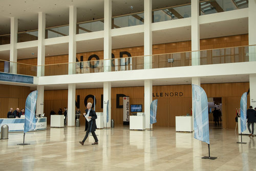 Ansicht des Foyer Zentral beim PharmaCongress im RMCC Wiesbaden